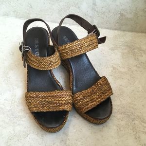 SESTO MEUCCI WOVEN CRISSCROSS WEDGE SANDALS